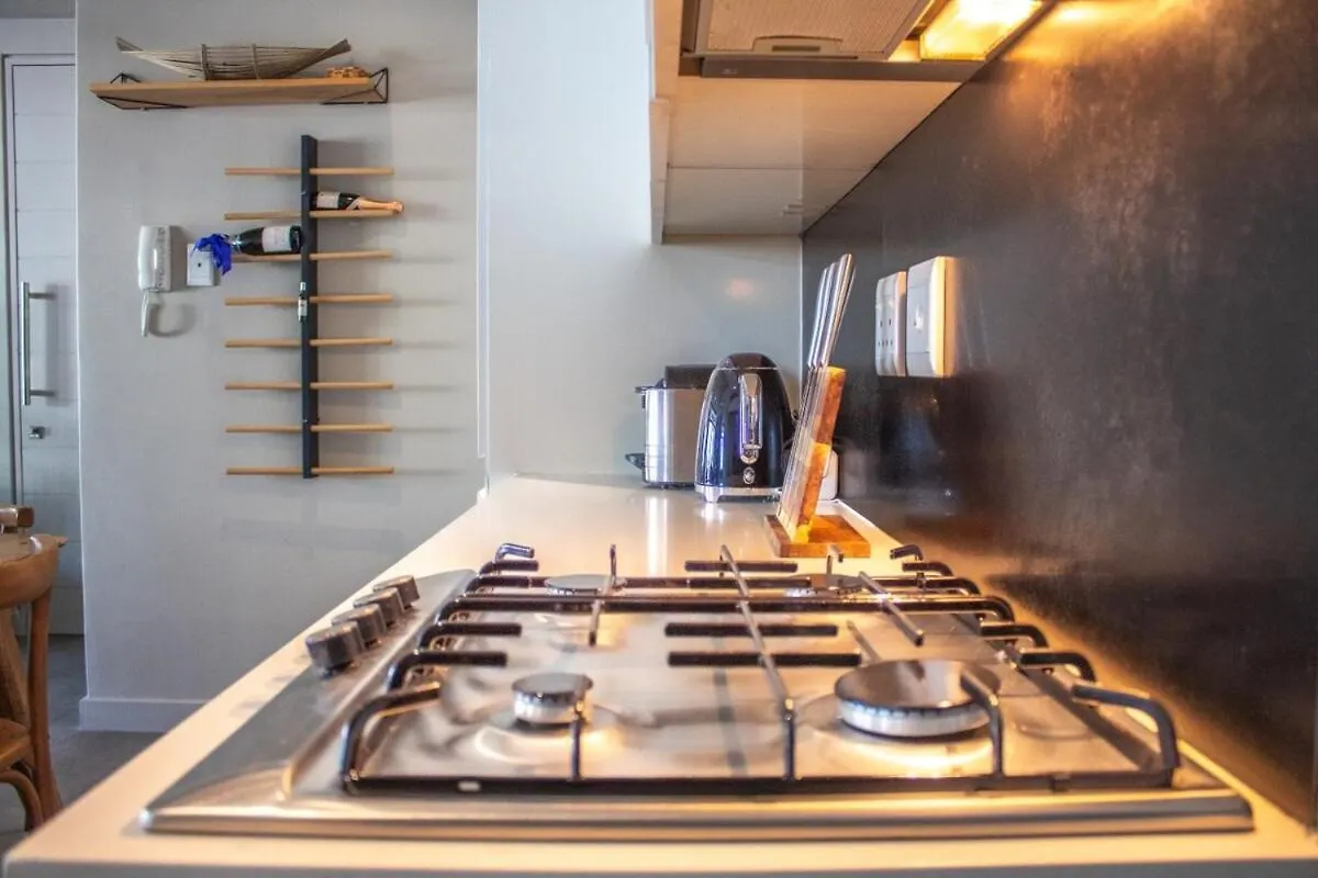Two Bedroom Central & Secure Cape Town Apartment